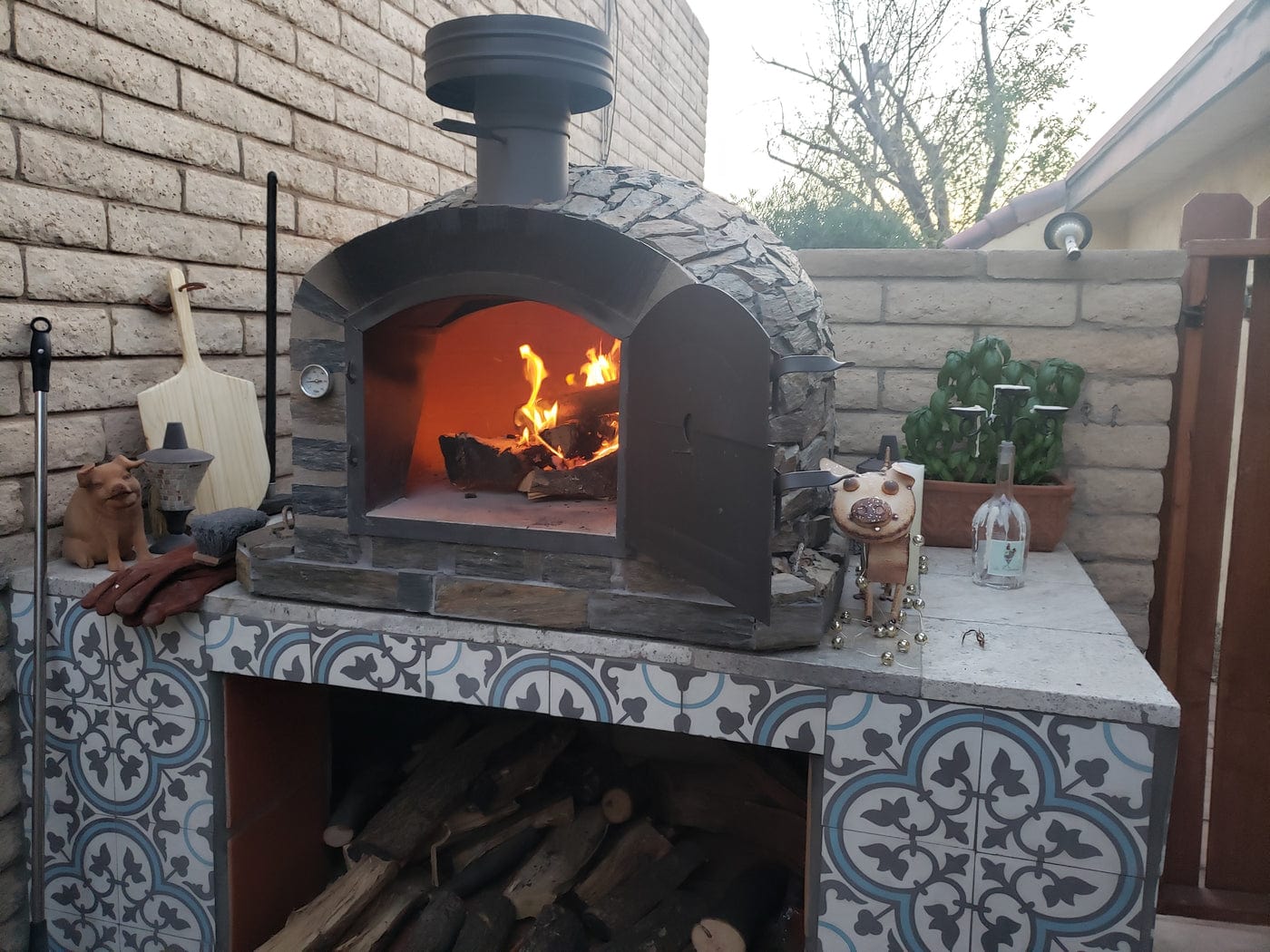 Authentic Pizza Ovens ‘Lisboa Stone Finish’ Premium Wood-Fired Pizza Oven / Handmade, Brick, Bake, Roast, Rotisserie / LISSTNPREM